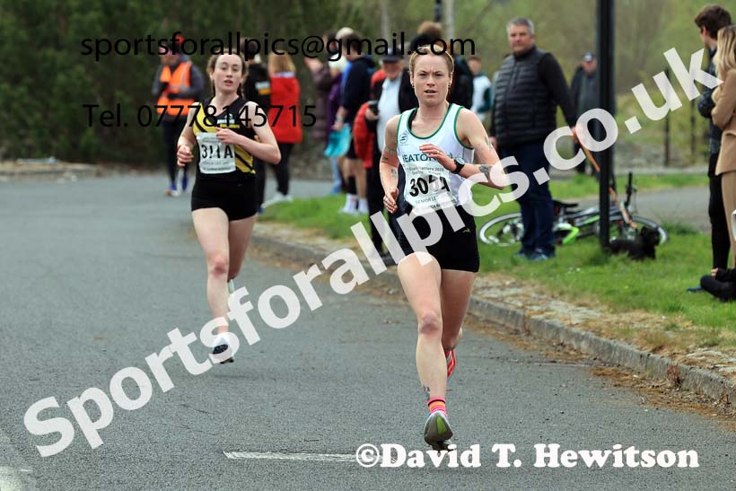 SSenior womens relay, 2025 Elswick Harriers Good Friday Road Relays, Newburn, Newcastle upon Tyne. Photo: David T. Hewitson/Sports for All Pics